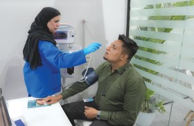 مستشفيات الظفرة تقدم التوعية الصحية لزوار مهرجان ليوا للرطب