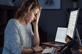 طبيبة تكشف الأعراض الرئيسية لإرهاق الجسم