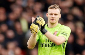 حارس أرسنال يحث زملاءه على مكافحة العنصرية 