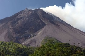 ثوران بركان ميرابي.. مفقودون وأعمدة رماد بيضاء