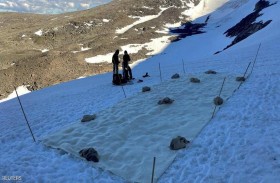 خشية الذوبان .. السويد تغطي جبلا جليديا بالقماش