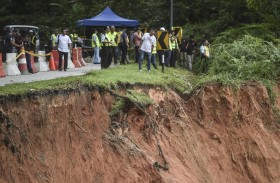  ارتفاع حصيلة انهيار أرضي في ماليزيا إلى 25 قتيلاً