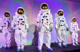 لرحلات القمر.. ناسا تقدم بذلة جديدة لرواد الفضاء