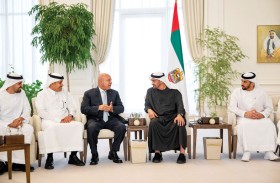 رئيس الدولة يستقبل المشاركين في معرض ومؤتمر (جلوبال ريل 2025)