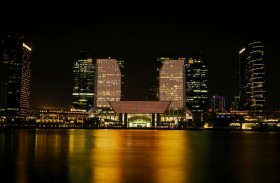 معالم أبوظبي تتزين باللون الأصفر احتفاء بانطلاق الدورة الـ11 لجائزة أبوظبي