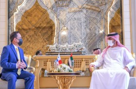 ولي عهد عجمان يستقبل سفير بنما