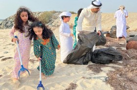 بلدية مدينة أبوظبي تنفذ مبادرة لتنظيف شاطئ النوف وحماية البيئة