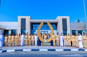 اللواء المنصوري يكرم مركز شرطة الخيالة