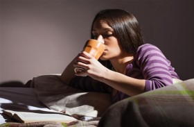 خبير: مشروب واحد قبل النوم يعزز حرق الدهون ويحسن صحة الأمعاء