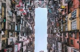 من قلب «المدينة العمودية».. صورة هاتفية تجتاح مواقع التواصل