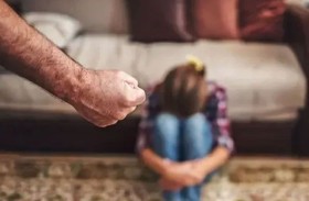 يقتل ابنته لأنها فتحت الباب لشقيقها المطرود