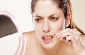 ما أسباب نمو الشعر بكثافة في وجه المرأة؟