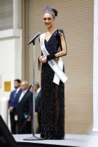 ريبوني جابريل الأمريكية تتحدث عقب تتويجها بلقب ملكة جمال الكون في مركز مؤتمرات نيو أورلينز موريال - ا ف ب