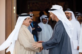 رئيس الدولة يزور ملك البحرين في مقر إقامته في أبوظبي