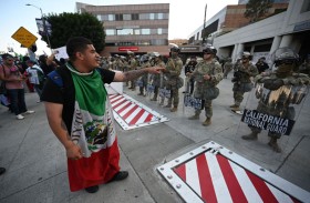 احتجاجات كاليفورنيا تفكك شفرة السياسة الأمريكية المتغيّرة