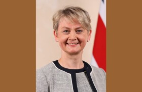 «دبلوماسية الضغط».. وزيرة بريطانية تقود خطة من 3 مراحل لوقف حرب غزة