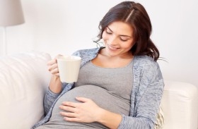 هل يؤثر شرب الشاي أثناء الحمل على نمو دماغ طفلك؟