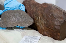 اعتقدها صخرة فكانت مفاجأة ثمينة