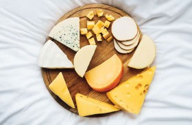 هل يؤثر أكل الجبن على الأحلام أثناء النوم؟