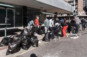 حكومة جنوب افريقيا تستعد لنشر تعزيزات من الجيش لتطويق الاضطرابات 