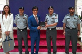 وزير الداخلية الفلبيني يطلع على الأنظمة المتطورة في المدينة الآمنة بشرطة أبوظبي
