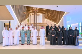 عمار بن حميد يطلع على برنامج «جاهزية عجمان القيادية» ويكرم خريجي برامج الجاهزية المؤسسية