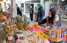 في إيطاليا... تناول الطعام للتغلب على الملل والوباء