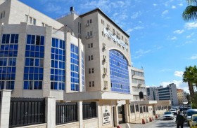  السلطة الفلسطينية تدفع 70 %  من رواتب موظفيها عن نوفمبر الماضي 