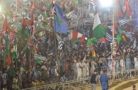 احتجاجات حاشدة في باكستان تطالب خان بالرحيل 