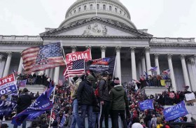 اقتحام وإضرام نار في الكابيتول..  من يقف وراء الحادث؟