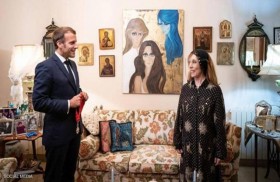 بين لوحتين.. ملامح من لقاء ماكرون وجارة القمر