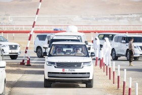 هزاع بن زايد يشهد فعاليات سباق فئة اللقايا في ميدان الروضة بمنطقة العين