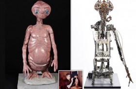 مزاد على الدمية الفضائية الشهيرة من فيلم إي تي