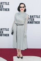 عارضة الأزياء والممثلة الأمريكية ديتا فون تيسي لدى حضورها العرض العالمي الأول لفيلم «معركة تلو الأخرى» في هوليوود، كاليفورنيا. ا ف ب