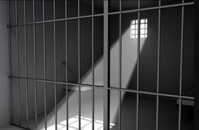 سجن امرأتين بتهمة تعذيب صبي