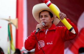 المكسيك تدافع عن قرارها منح اللجوء للرئيس البيروفي 