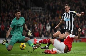 نيوكاسل يفرمل أرسنال.. ويونايتد يواصل نتائجه القوية 