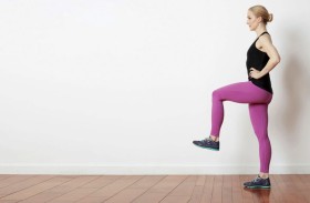 الوقوف على قدم واحدة.. اختبار بسيط يخبرك الكثير عن صحتك