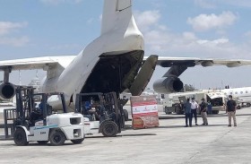 الهلال الأحمر تقدم مساعدات إنسانية عاجلة للمتأثرين من الجفاف من أبناء الشعب الصومالي