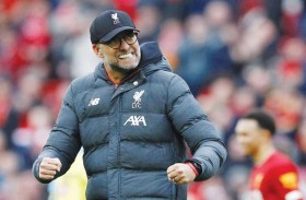 كلوب يكسب رهان دياس في السباق إلى رباعية تاريخية 