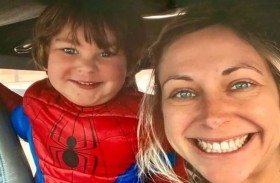 مصرع طفل أثناء تسلق الصخور أمام والديه