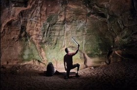 رحالة مغامر يستكشف مدناً مفقودة 