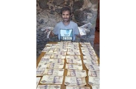 يشعر بخيبة أمل بعد العثور على 60 ألف دولار