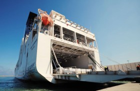 سفينة حمدان الإنسانية تصل إلى ميناء العريش دعما للشعب الفلسطيني