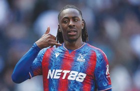 أرسنال يدخل على الخط لضم إيزي نجم كريستال بالاس 