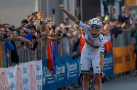 تادي بوجاتشار يحقق إنجازاً تاريخياً لفريق الإمارات للدراجات في سباق إيل لومبارديا 