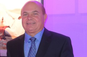 سفينة خليفة من أبوظبي...شريان إنساني جديد لغزة المحاصرة