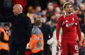 سلوت يصف بطاقة إيكيتيكيه الحمراء بـالغبية 