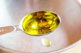 تموت مسمومة بدخان زيت القلي 