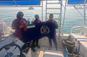 غواصات «شرطة أبوظبي» يشاركن في تعزيز الاستدامة البيئية  